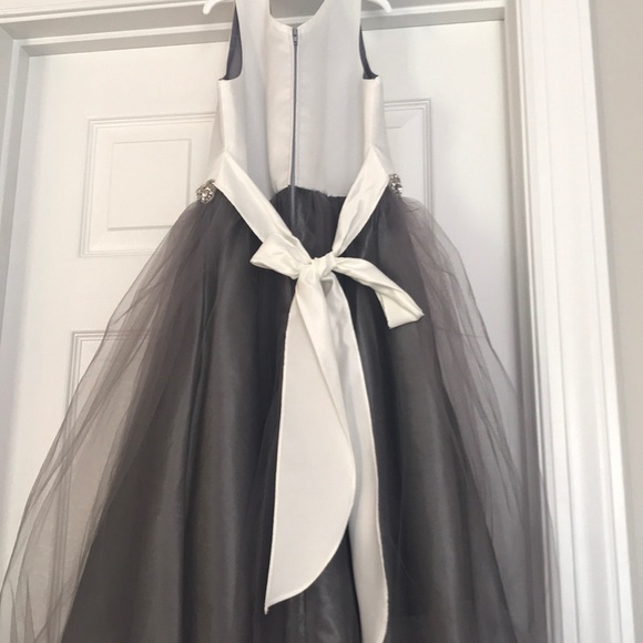 Ivory and charcoal gray tulle formal gown - Picture 4 of 4